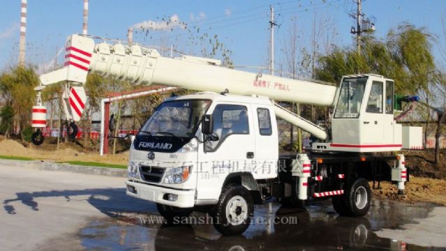 點擊查看詳細信息<br>標題：8噸汽車吊 閱讀次數：1751
